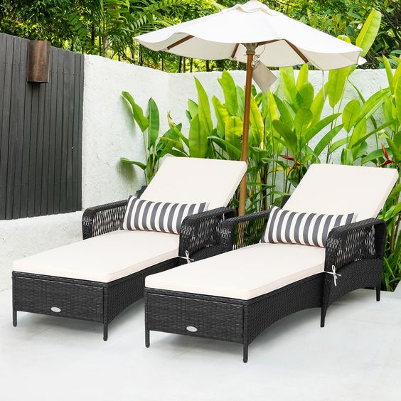 Outdoor Wicker Chaise Lounge for Patio Relaxation