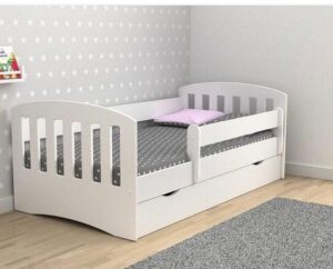 Playful Animal-Themed Baby Cot for a Joyful Nursery