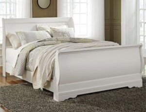 White Sleigh Bed with Minimalistic Design