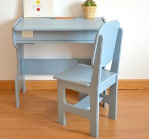 Playful Animal-Inspired Table and Chairs