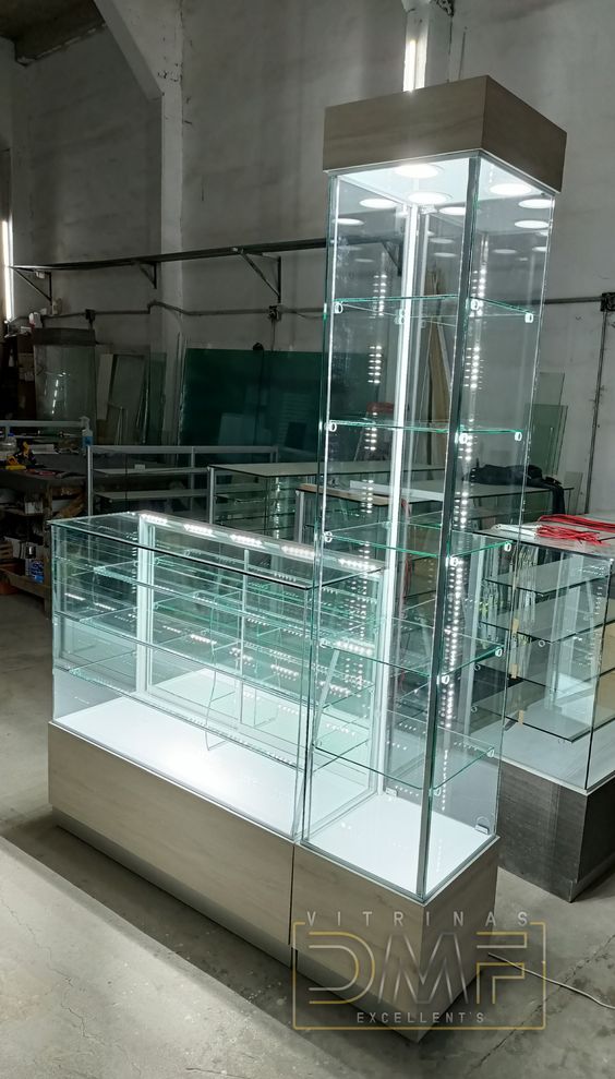 Illuminated Glass Showcase with Adjustable Shelves