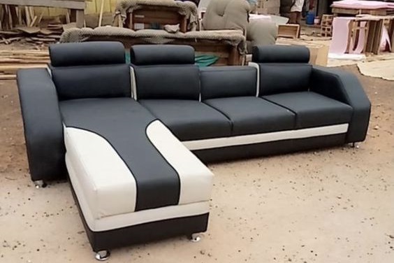 Low-Cost Contemporary Sofaset with Adjustable Headrests