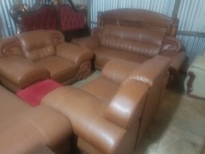 Tufted Backs for a Regal Touch