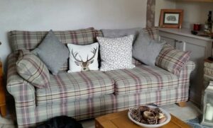 Plaid Patterned Conversation Sofaset