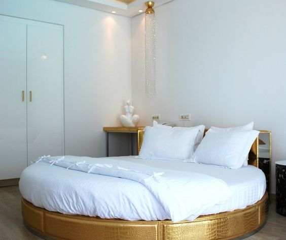 Contemporary Simplicity with the Serenity Round Bed
