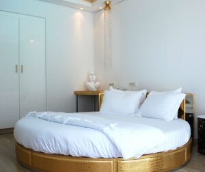 Urban Chic with the Metropolitan Round Bed