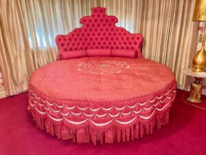 Urban Chic with the Metropolitan Round Bed