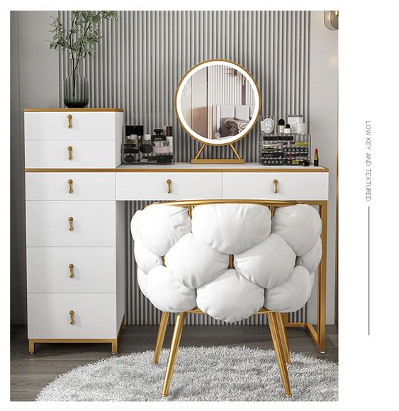 Glamorous Hollywood Vanity Mirror with Dimmable Lights