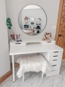 Round Vanity Mirror with Swivel Stand