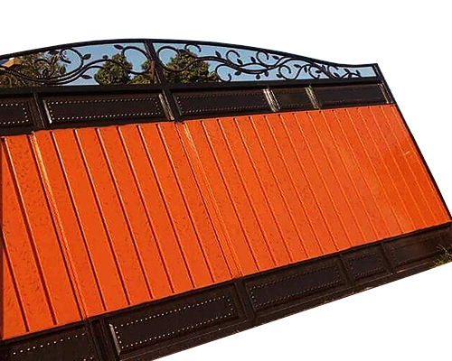 Metallic gate