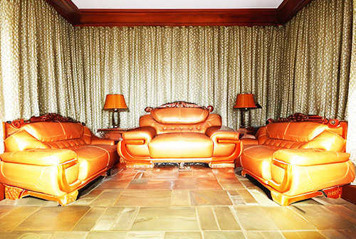 Giant leather Sofaset 7 Seater