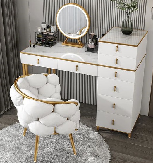Glamorous Hollywood Vanity Mirror with Dimmable Lights