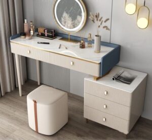 Glamorous Hollywood Vanity Mirror with Dimmable Lights