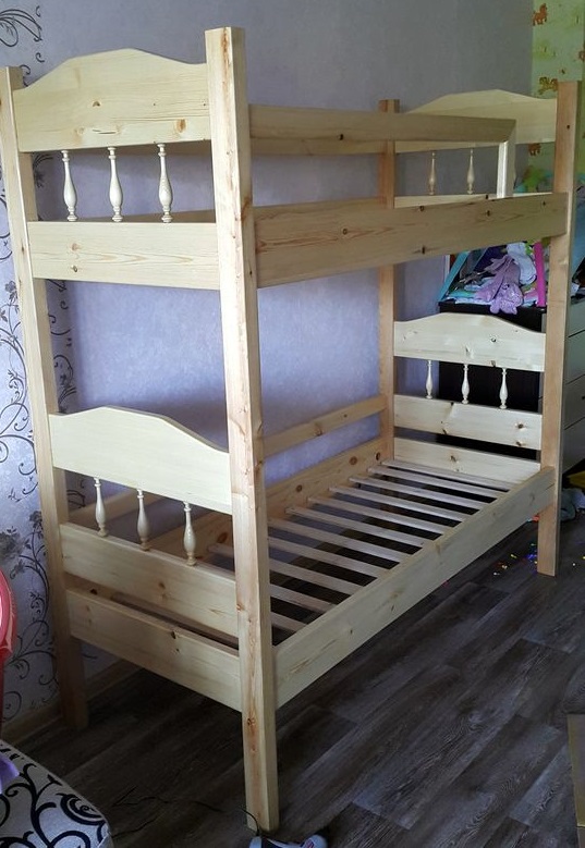 Traditional Wooden Bunk Bed with Built-in Ladder