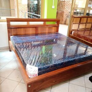 5X6 Feet Mahogany Wooden beds 