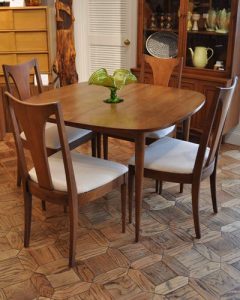 Round Wooden Pedestal Dining Table