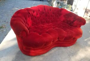2-Seater Vintage-Inspired Velvet Loveseat