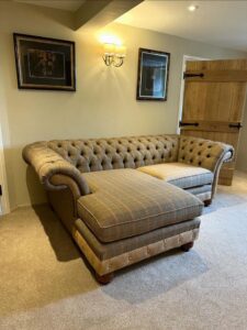6-Seater Chesterfield Sofaset with Wooden Accents