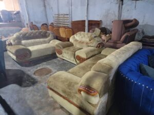 Tufted Back Traditional Sofa Set