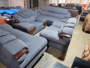 Tufted Back Traditional Sofa Set