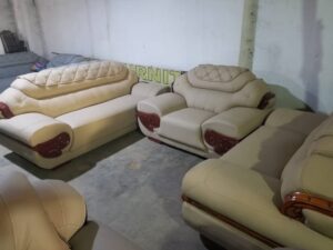 Tufted Back Traditional Sofa Set