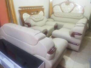 Tufted Back Traditional Sofa Set
