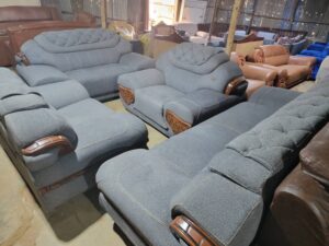 Tufted Back Traditional Sofa Set