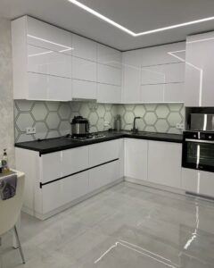 Open Shelving or Handleless Kitchen Cabinets