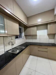 Open Shelving or Handleless Kitchen Cabinets