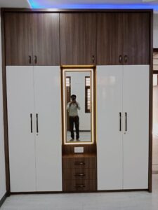 Double-Tone Wall-Mounted Wardrobe 1 Double-Tone Wall-Mounted Wardrobe