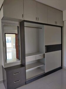 Double-Tone Wall-Mounted Wardrobe 7 Double-Tone Wall-Mounted Wardrobe