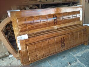 Mugavu Wood Bed